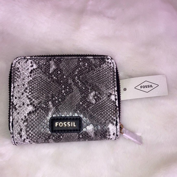 Fossil Handbags - NWT FOSSIL Evelyn Zip Bi-fold Wallet